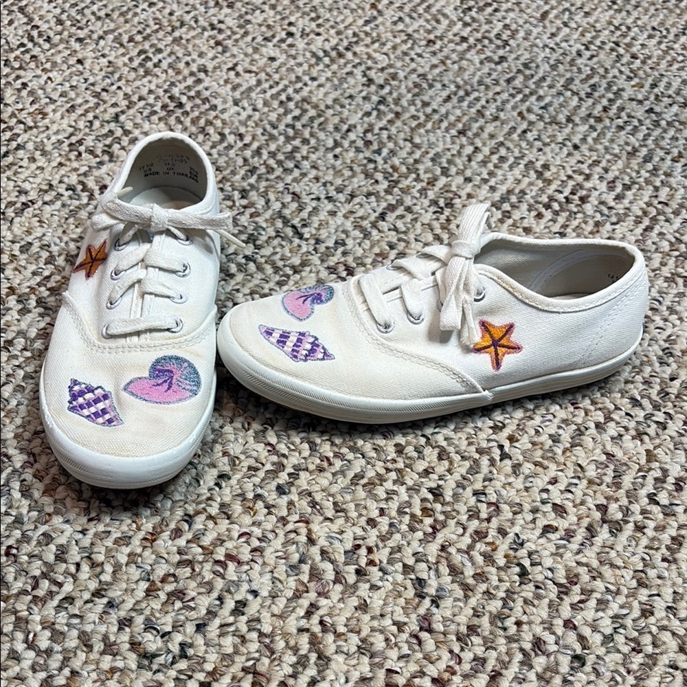 Keds White Sneakers with Shell Designs. 12.5 Y2K